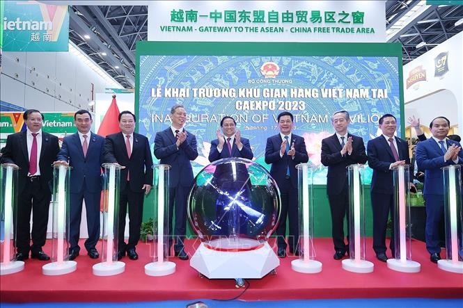 Thủ tướng mong muốn Việt Nam trở thành điểm trung chuyển hàng hóa giữa ASEAN và Trung Quốc